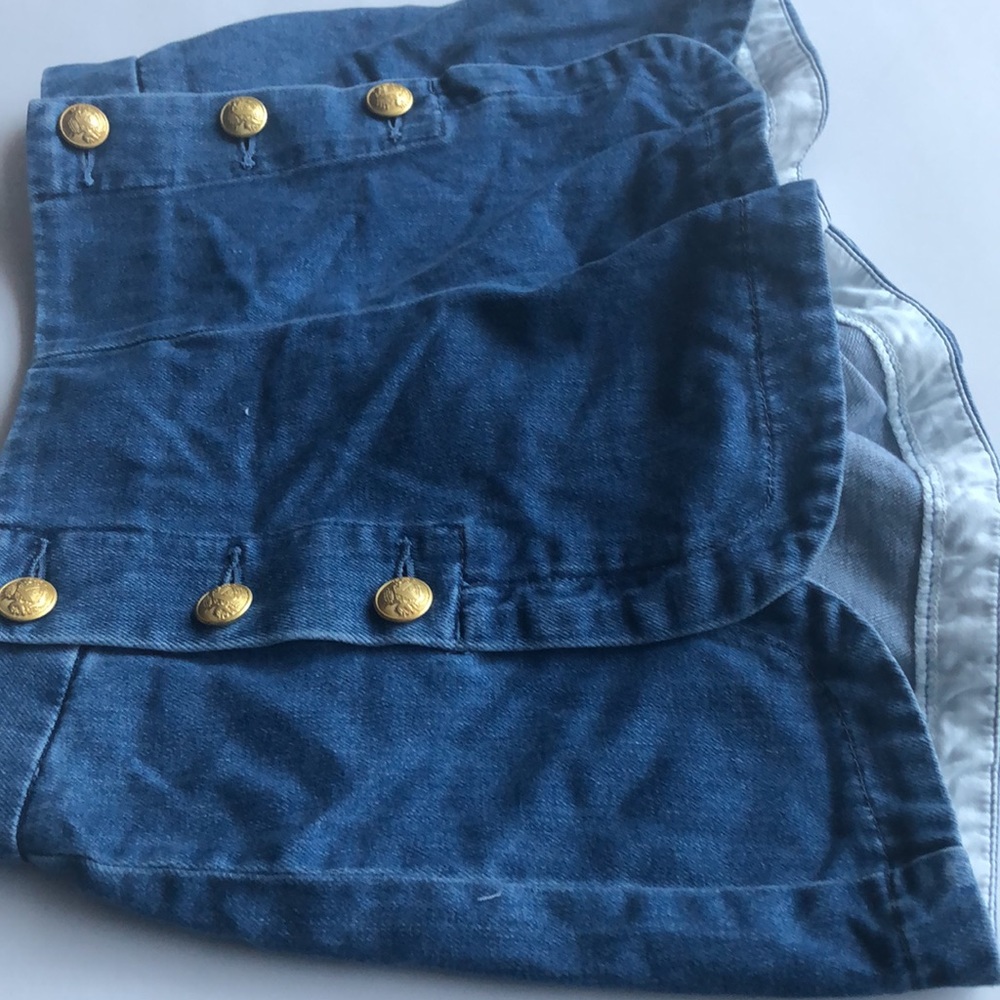 Express Shorts - Picture 6 of 9